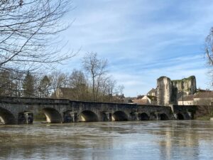 Bron i Grez-Sur-Loing